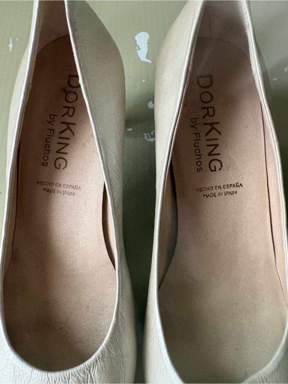 Dorking Women's Low Heel Leather Pumps Pearl sz 39 - Picture 5 of 10